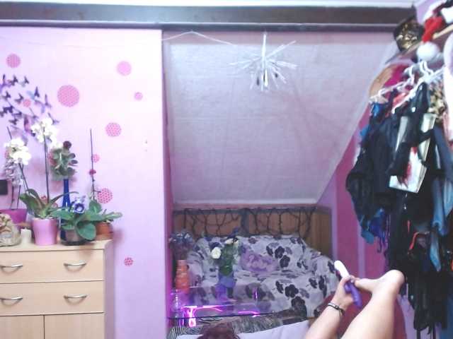 Live sex webcam photo for Elmira63 #268675418