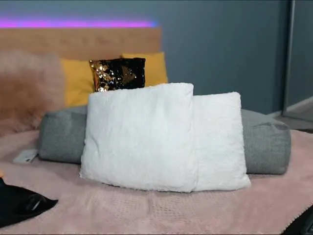 Live sex webcam photo for NinaRosee #268691156