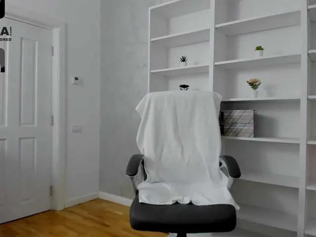 Live sex webcam photo for VanessaCroft #268680689