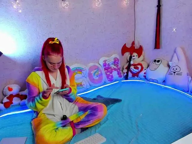 Live sex webcam photo for KiraLiLime #287990073