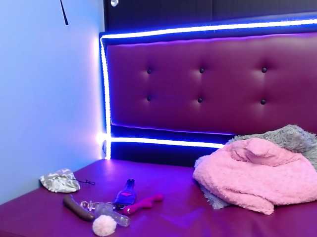 Live sex webcam photo for Sweet-Kitty1 #268675610