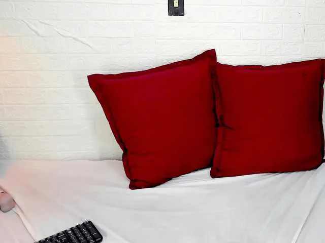 Live sex webcam photo for CAMILA-MILF #268692173