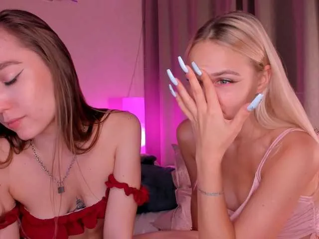 Live sex webcam photo for EllaaMaary #268685475