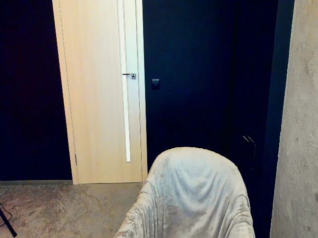 Live sex webcam photo for Emmi__ #268688301