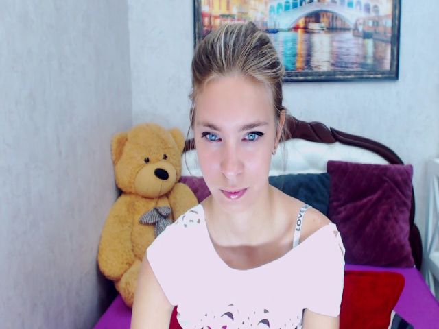 Live sex webcam photo for RossandaShy #268679301