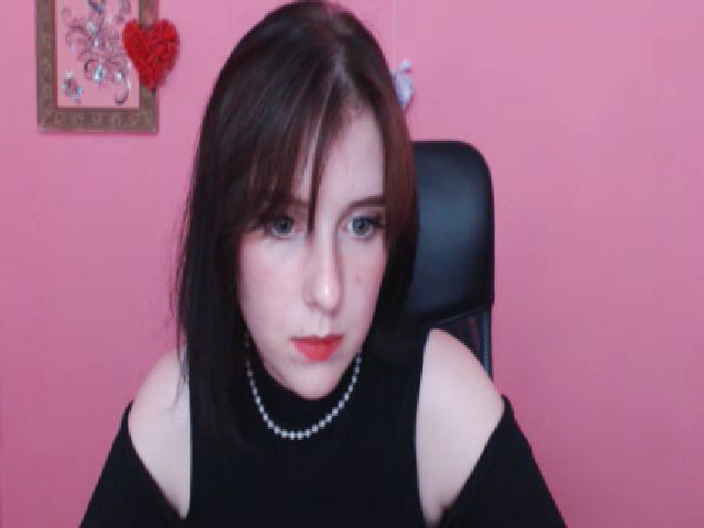 Live sex webcam photo for KriisSweet #268695550