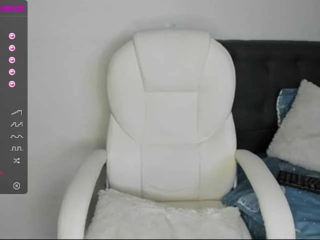 Live sex webcam photo for AshelyGirl #268681396