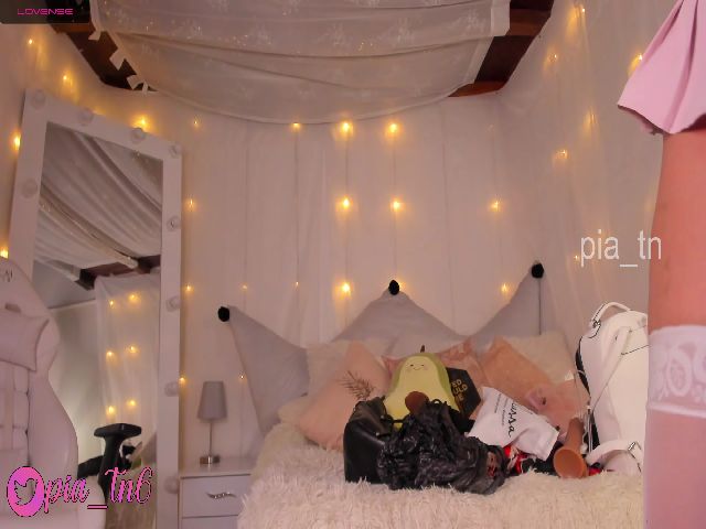 Live sex webcam photo for Pia_tn #268693591