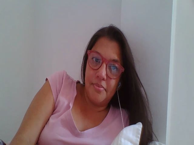 Live sex webcam photo for SweetLola01 #268692944