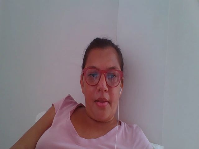 Live sex webcam photo for SweetLola01 #268694280