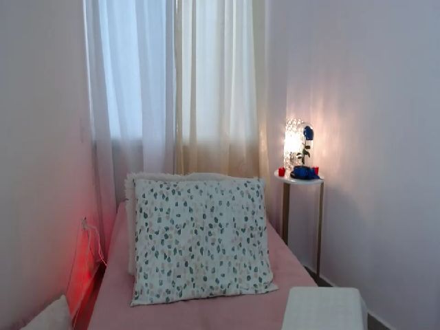 Live sex webcam photo for Silvia_Grey1 #268696198