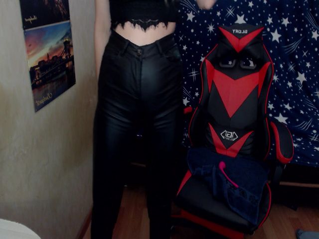 Live sex webcam photo for JessyGinger #268686913