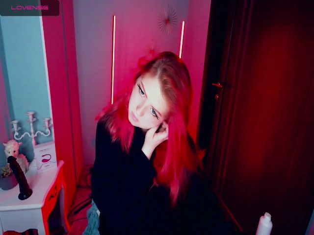 Live sex webcam photo for TinkerrBelll #268678045