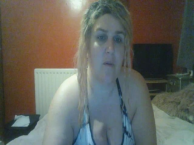 Live sex webcam photo for YUMMYMUMMY39 #268694748