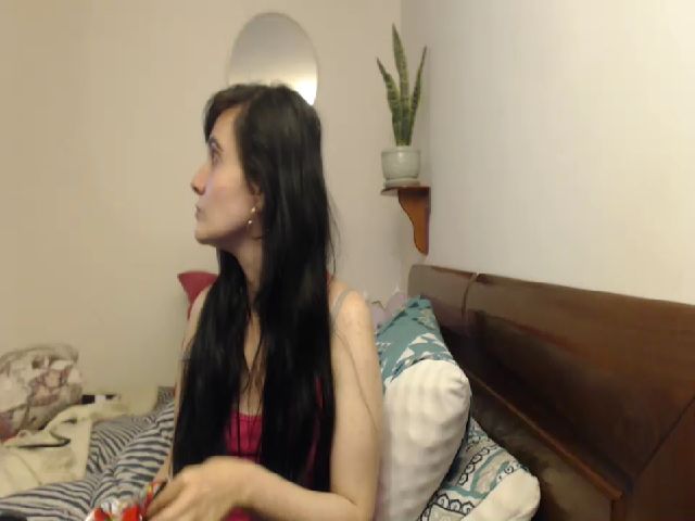 Live sex webcam photo for isabellazee2 #268676576
