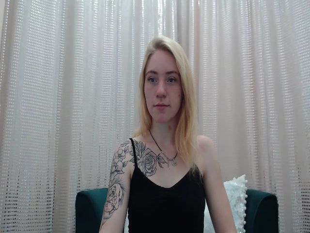 Live sex webcam photo for RedBerryy #268676880