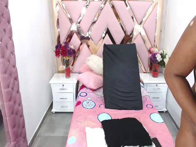 Live sex webcam photo for CiaraEbonyxxx #268683065