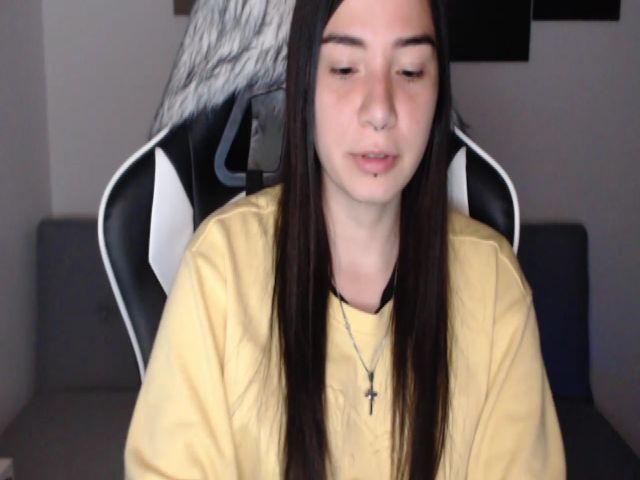 Live sex webcam photo for LycanGirl #268677993