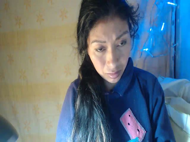 Live sex webcam photo for CHILENITAHOT #268677738