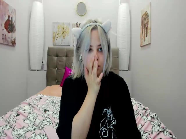 Live sex webcam photo for Helokit #268679911