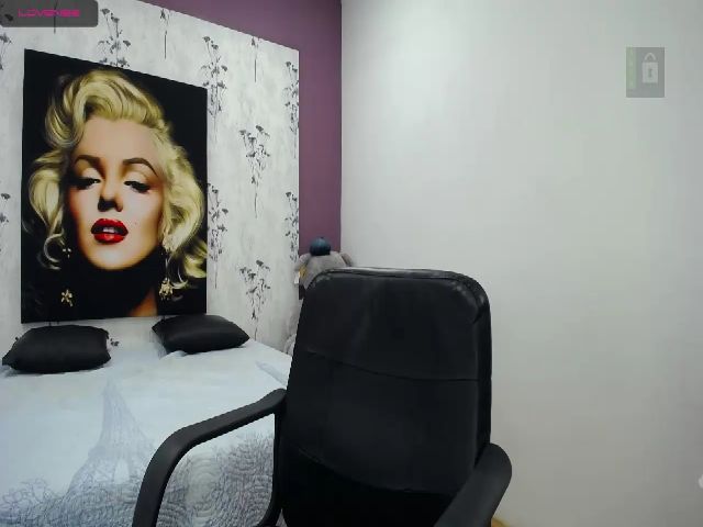 Live sex webcam photo for Alenaa_1 #268687077