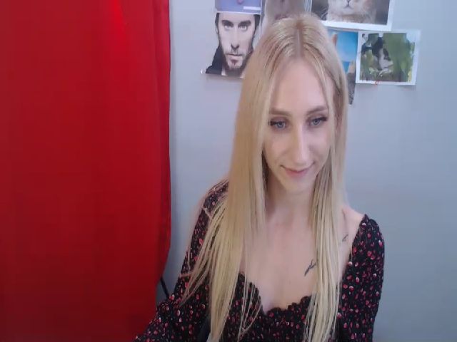 Live sex webcam photo for NikkiTess #268685255