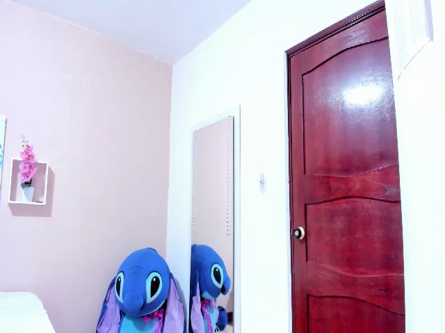 Live sex webcam photo for ZOE_CAT #268686771