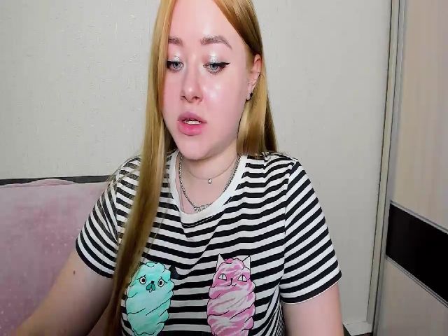 Live sex webcam photo for MissDiaa #268687194