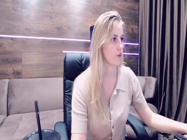 Live sex webcam photo for SantaGirll #268687502