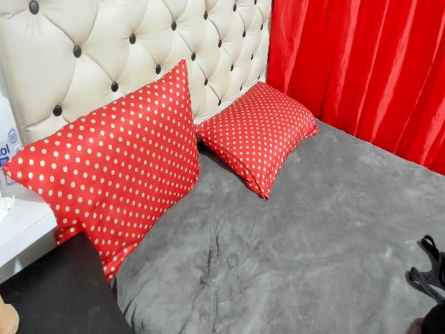 Live sex webcam photo for Gia_Zarella #268693940