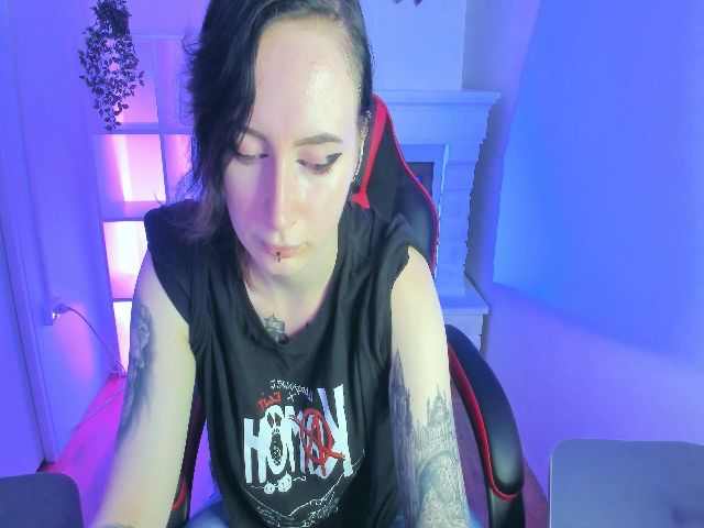 Live sex webcam photo for HelenCarter #268695074