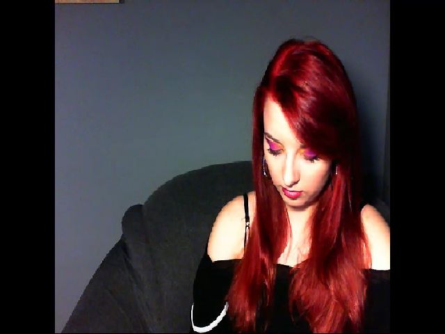 Live sex webcam photo for VirginLuna18 #268689763