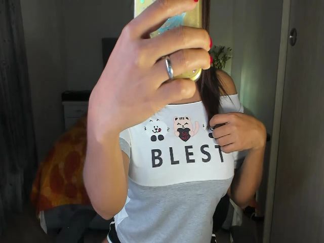 Live sex webcam photo for Sahara_crowm #268690544