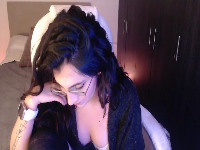 Live sex webcam photo for Amelie_moon_ #268676423