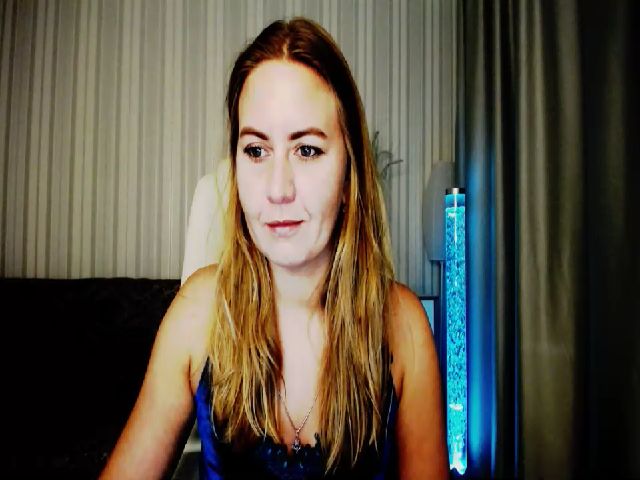 Live sex webcam photo for CintyCat #268689902