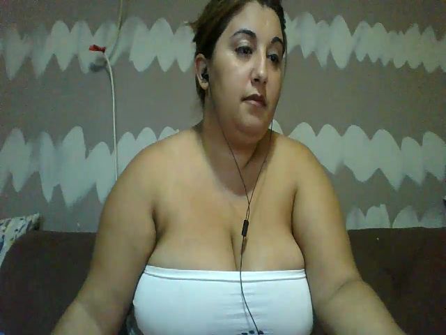 Live sex webcam photo for BigBreastsMia #268679695