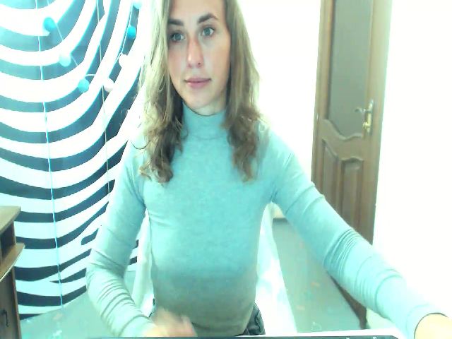 Live sex webcam photo for HeartGirl #268684424