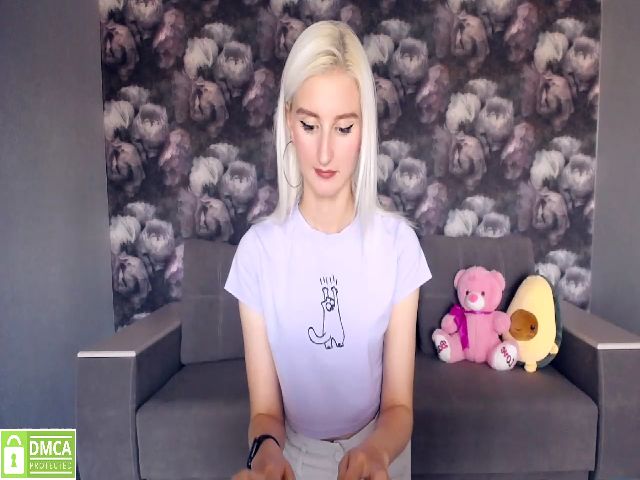 Live sex webcam photo for CharmingRay #268689058