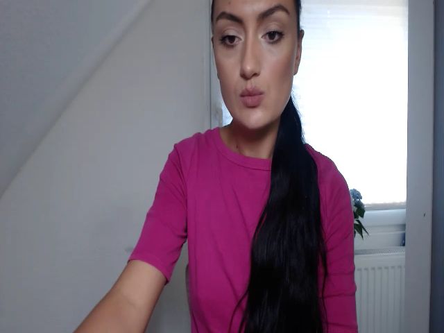 Live sex webcam photo for hello_its_me5 #268690263