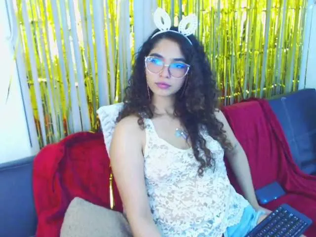 Live sex webcam photo for aria19xo #268681436