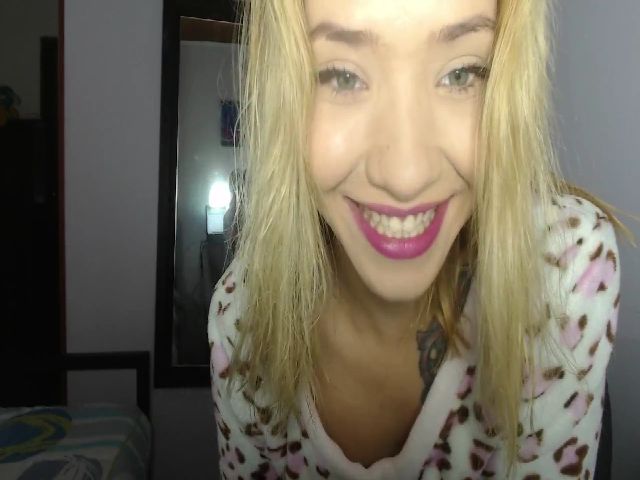 Live sex webcam photo for KellyUnicorn #268679812