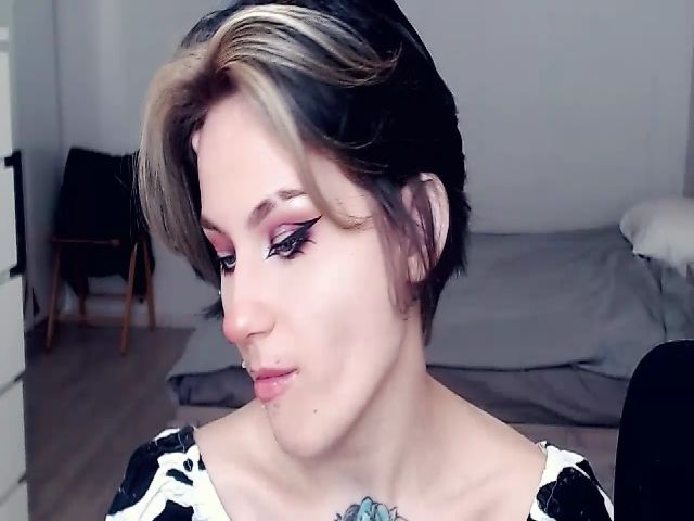 Live sex webcam photo for Hella_Hell #268683479