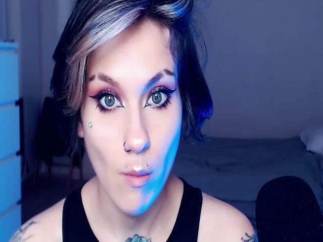 Live sex webcam photo for Hella_Hell #268687289