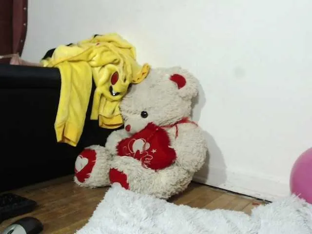 Live sex webcam photo for Colettelatina #268675416