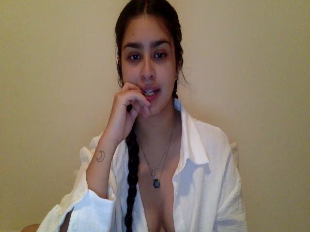 Live sex webcam photo for Sweetloveluna #268682584