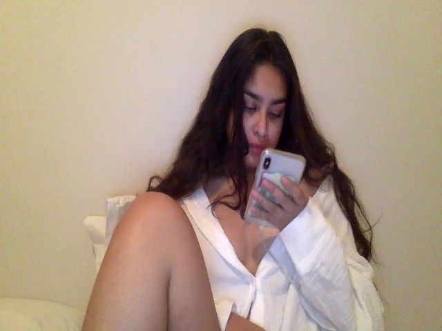 Live sex webcam photo for Sweetloveluna #268683525