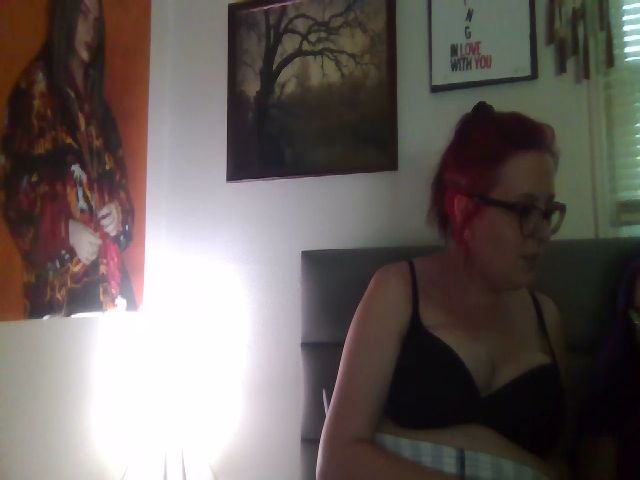 Live sex webcam photo for Weetziebabe #268697142