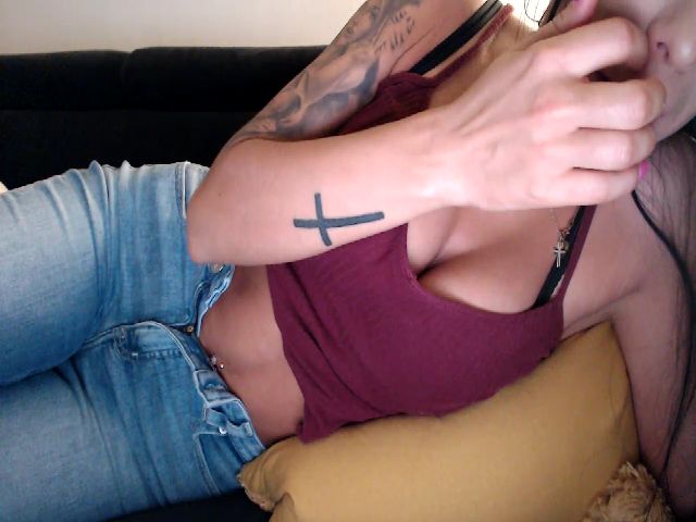 Live sex webcam photo for Sarah_0 #268674396