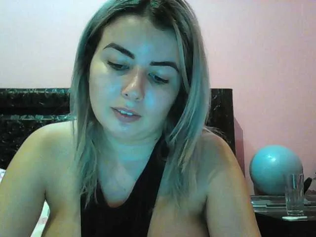 Live sex webcam photo for Imagicgirl98 #268708868