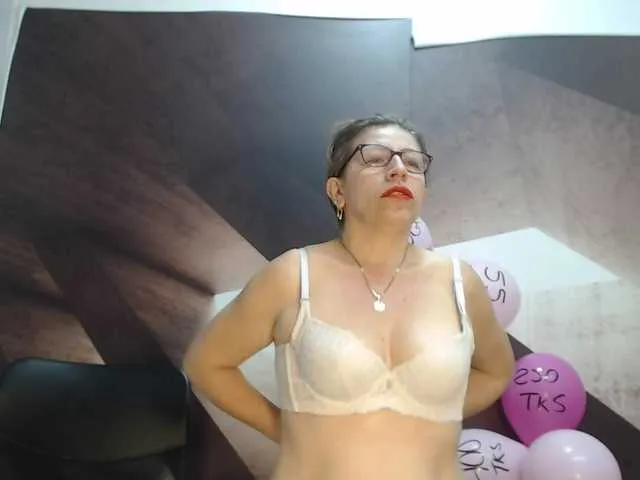 Live sex webcam photo for maturehot-1 #268708480